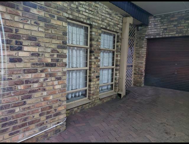4 BEDROOM HOUSE FOR SALE IN BRITS CENTRAL